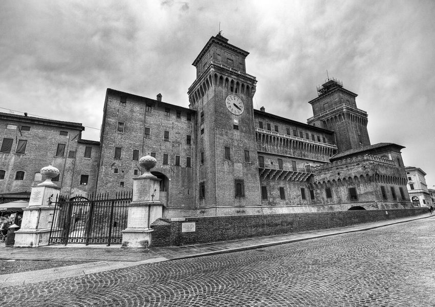 Castello_Estense_-_Ferrara_(bianco_e_nero)